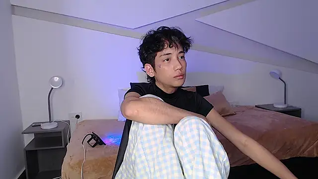 Snapshot of hot_little_bunny chatting on 03/02/25, 12:31 hot little bunny online show from 03/02/25, 12:31