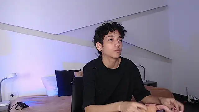 Snapshot of hot_little_bunny chatting on 03/06/25, 08:37 hot little bunny online show from 03/06/25, 08:37