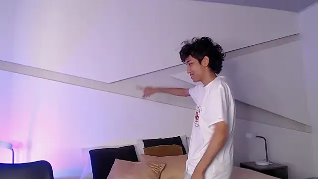 Snapshot of hot_little_bunny chatting on 03/11/25, 09:37 hot little bunny online show from 03/11/25, 09:37