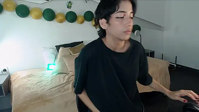 Snapshot of hot_little_bunny chatting on 03/17/25, 11:54 hot little bunny online show from 03/17/25, 11:54