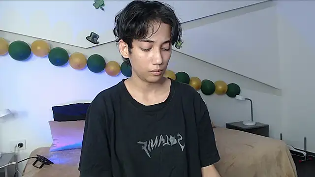 Snapshot of hot_little_bunny chatting on 03/18/25, 08:37 hot little bunny online show from 03/18/25, 08:37