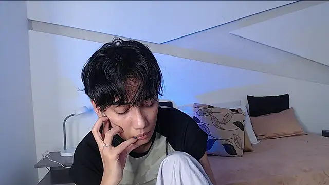 Snapshot of hot_little_bunny chatting on 03/19/25, 09:27 hot little bunny online show from 03/19/25, 09:27