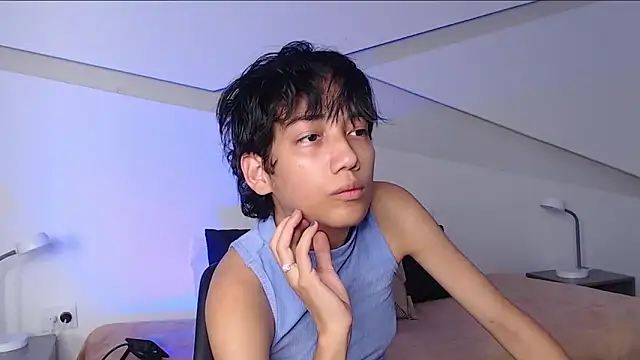 Snapshot of hot_little_bunny chatting on 03/20/25, 09:02 hot little bunny online show from 03/20/25, 09:02