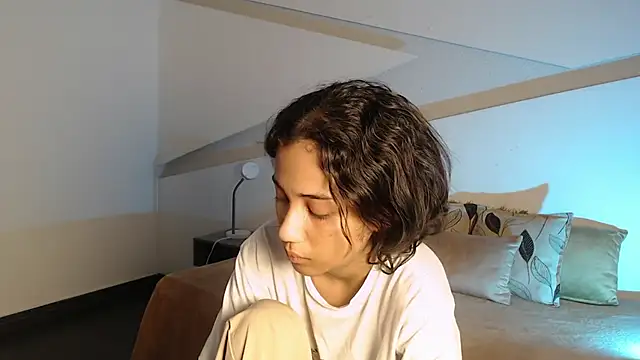 Snapshot of hot_little_bunny chatting on 10/03/25, 09:23 hot little bunny online show from 10/03/25, 09:23