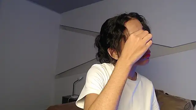 Snapshot of hot_little_bunny chatting on 10/20/25, 09:04 hot little bunny online show from 10/20/25, 09:04