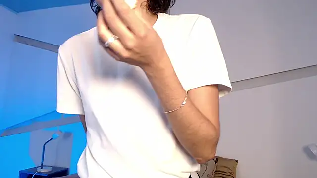 Snapshot of hot_little_bunny chatting on 10/21/25, 08:53 hot little bunny online show from 10/21/25, 08:53