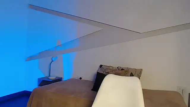 Snapshot of hot_little_bunny chatting on 11/17/25, 08:58 hot little bunny online show from 11/17/25, 08:58