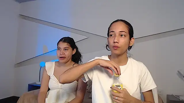 Snapshot of hot_little_bunny chatting on 12/14/25, 10:25 hot little bunny online show from 12/14/25, 10:25