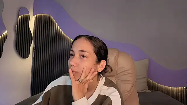 hot little bunny online show from 02/22/26, 09:46