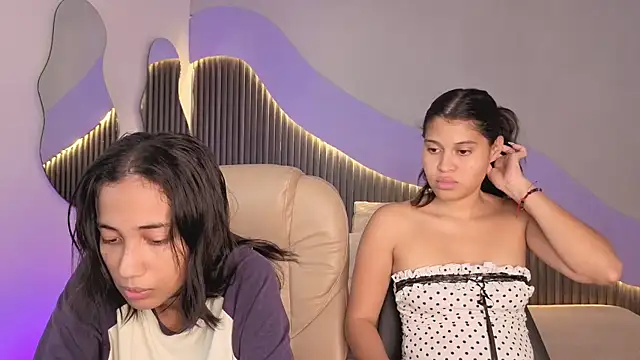 hot little bunny online show from 04/15/26, 09:15