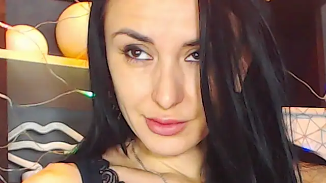 Snapshot of Siaconna chatting on 12/19/24, 06:45 Siaconna online show from 12/19/24, 06:45