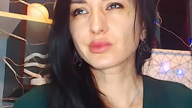 Snapshot of Siaconna chatting on 12/22/24, 07:22 Siaconna online show from 12/22/24, 07:22