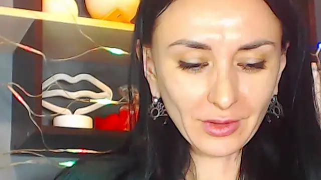 Snapshot of Siaconna chatting on 12/22/24, 10:28 Siaconna online show from 12/22/24, 10:28