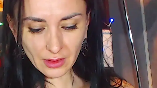 Snapshot of Siaconna chatting on 12/23/24, 06:11 Siaconna online show from 12/23/24, 06:11