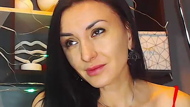 Snapshot of Siaconna chatting on 12/25/24, 05:48 Siaconna online show from 12/25/24, 05:48
