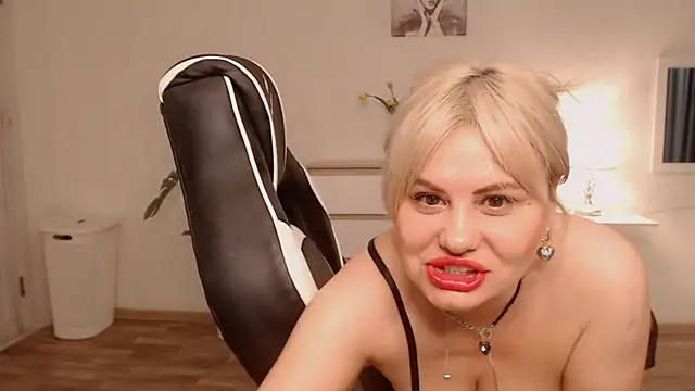 Lola Richie online show from 12/20/25, 03:57