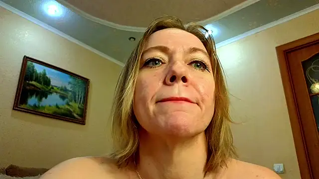 YourQueenX online show from 06/11/26, 05:27