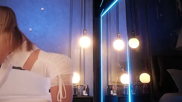 Rikka Moore online show from 10/02/25, 10:44