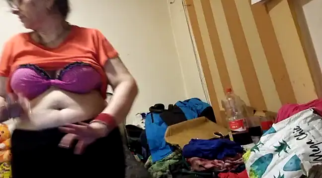 Snapshot of Samantha_Squirt@xh chatting on 03/15/25, 08:43 Samantha Squirtxh online show from 03/15/25, 08:43