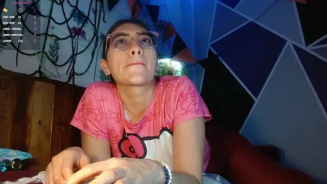 Snapshot of DaMikaela_ chatting on 10/17/25, 07:27 DaMikaela online show from 10/17/25, 07:27