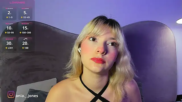 Snapshot of Ania_jones chatting on 12/22/24, 02:16 Ania jones online show from 12/22/24, 02:16