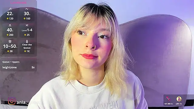 Snapshot of Ania_jones chatting on 12/23/24, 08:03 Ania jones online show from 12/23/24, 08:03