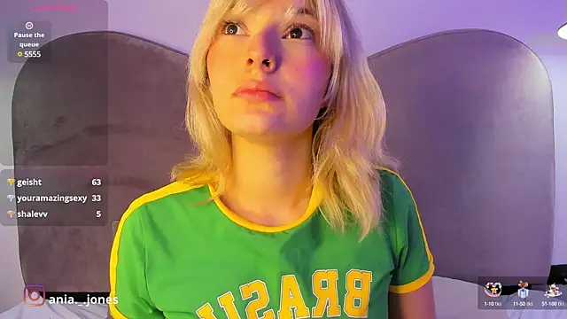 Snapshot of Ania_jones chatting on 12/26/24, 11:24 Ania jones online show from 12/26/24, 11:24