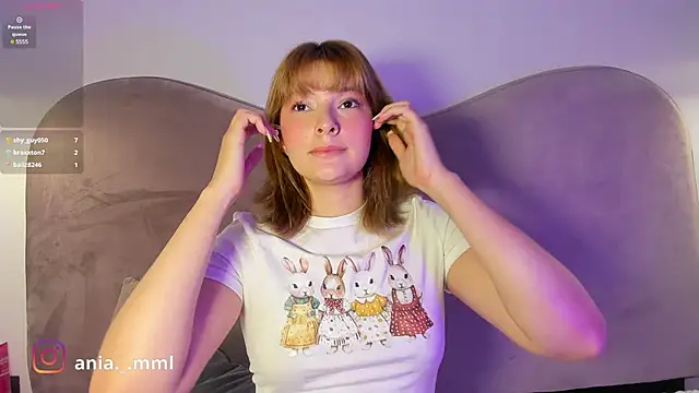 Snapshot of Ania_jones chatting on 02/07/25, 11:55 Ania jones online show from 02/07/25, 11:55