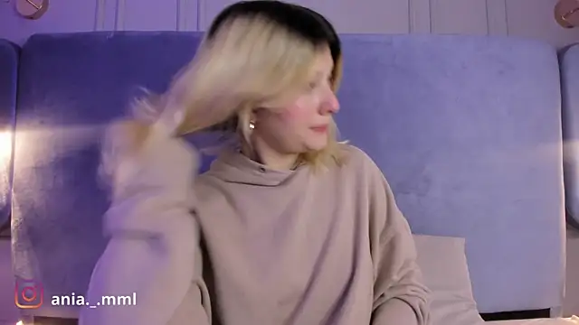 Snapshot of Ania_jones chatting on 09/24/25, 08:01 Ania jones online show from 09/24/25, 08:01