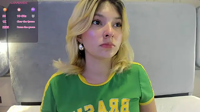 Snapshot of Ania_jones chatting on 09/30/25, 08:03 Ania jones online show from 09/30/25, 08:03