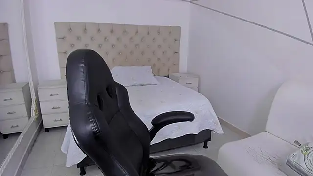 Snapshot of CinthiaCollins chatting on 11/30/25, 03:49 CinthiaCollins online show from 11/30/25, 03:49