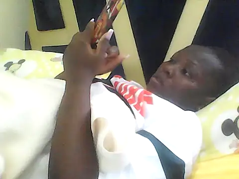 Snapshot of sweet-frida22 chatting on 11/08/25, 08:03 sweet-frida22 online show from 11/08/25, 08:03