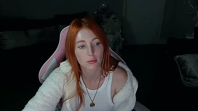 Snapshot of Red_firesquirt chatting on 12/12/24, 02:33 Red firesquirt online show from 12/12/24, 02:33