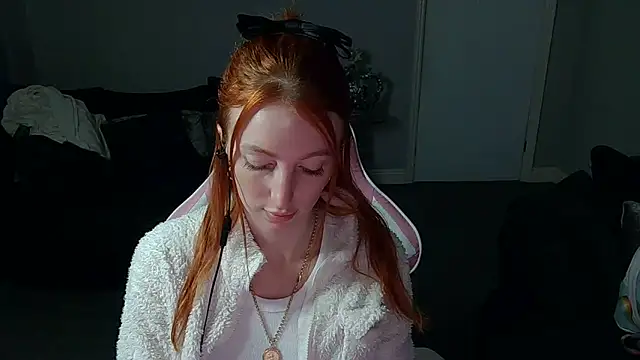 Snapshot of Red_firesquirt chatting on 01/14/25, 03:57 Red firesquirt online show from 01/14/25, 03:57