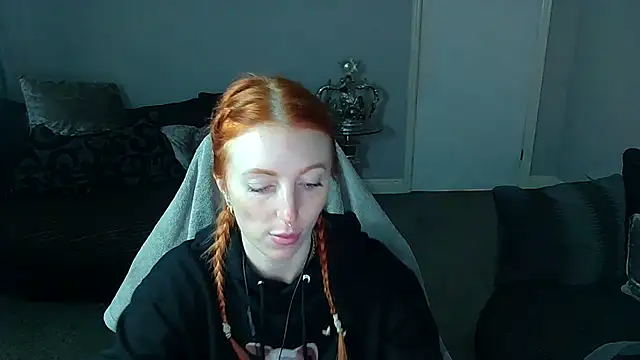 Snapshot of Red_firesquirt chatting on 02/04/25, 02:43 Red firesquirt online show from 02/04/25, 02:43