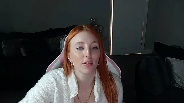 Snapshot of Red_firesquirt chatting on 02/18/25, 02:38 Red firesquirt online show from 02/18/25, 02:38