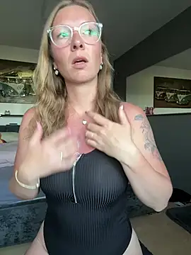 BunnyDiamond1 online show from 05/27/26, 05:10