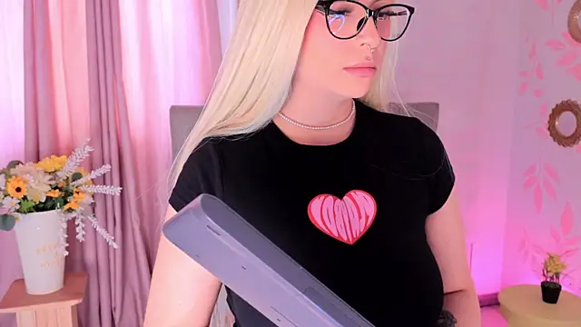 Misselektra   online show from 03/07/26, 01:30