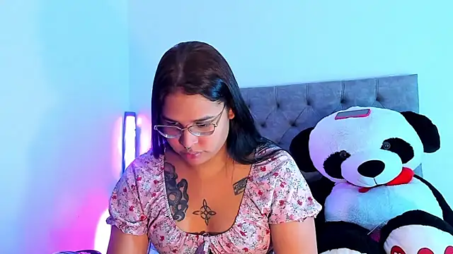 Snapshot of mabellfox chatting on 12/04/25, 05:17 mabellfox online show from 12/04/25, 05:17