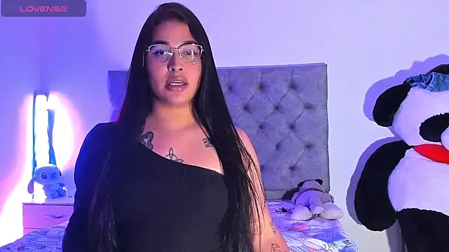 Snapshot of mabellfox chatting on 12/14/25, 10:42 mabellfox online show from 12/14/25, 10:42