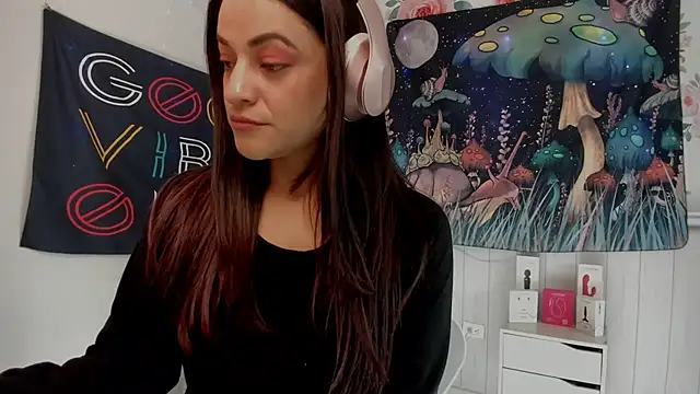 LovelyAzucena online show from 12/18/25, 01:50