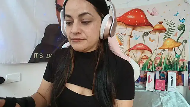 LovelyAzucena online show from 07/10/26, 02:19
