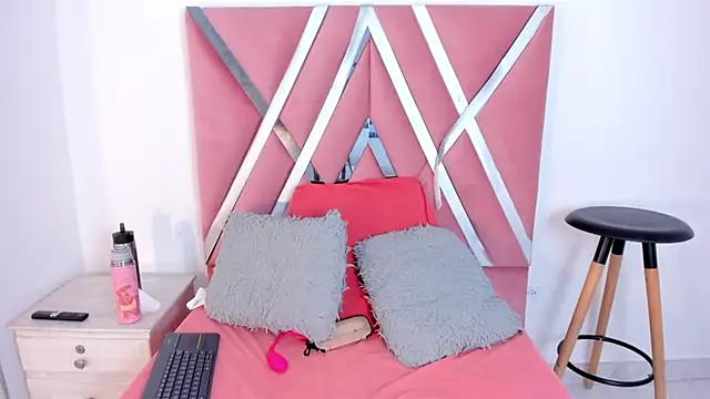 Snapshot of alanismorgan chatting on 09/22/25, 07:27 alanismorgan online show from 09/22/25, 07:27