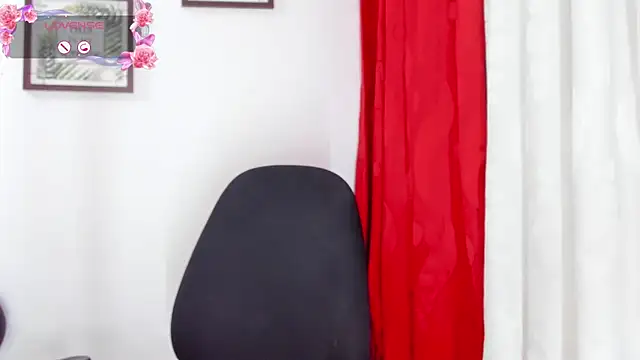 Snapshot of Victoria_Caruso chatting on 12/12/24, 11:25 Victoria Caruso online show from 12/12/24, 11:25