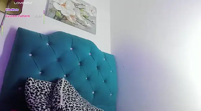 Snapshot of Victoria_Caruso chatting on 03/22/25, 12:28 Victoria Caruso online show from 03/22/25, 12:28