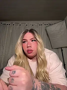 IsabellaFigueredo   online show from 11/05/25, 11:32