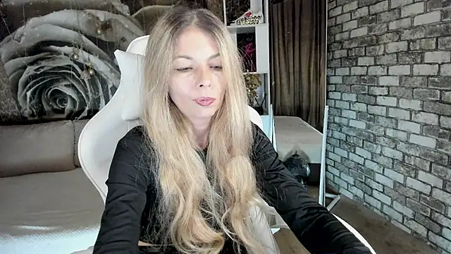 Eva Melow online show from 04/06/26, 04:08