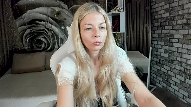 Snapshot of Eva_Melow chatting on 05/03/26, 01:17 Eva Melow online show from 05/03/26, 01:17