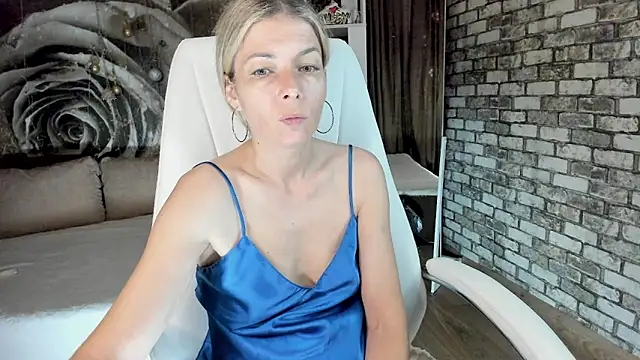 Eva Melow online show from 06/14/26, 02:30