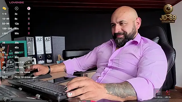 Snapshot of JD-69 chatting on 10/28/25, 05:48 JD-69 online show from 10/28/25, 05:48